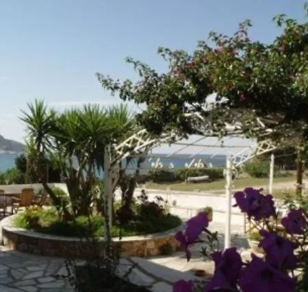 Апартаменты Pleoussa Studio And Скопелос