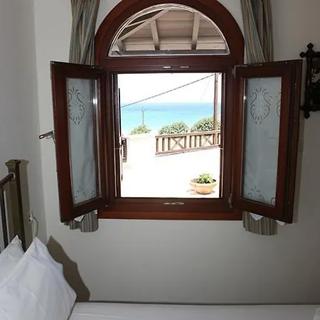 Pleoussa Studio And Skopelos Town