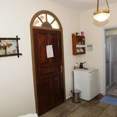 Апартаменты Pleoussa Studio And Скопелос