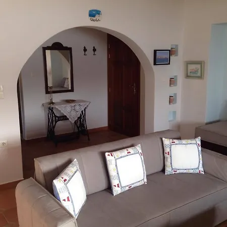 Apartment Pleoussa Studio And