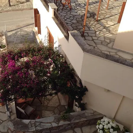 Pleoussa Studio And Skopelos Town