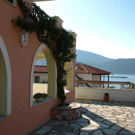 Pleoussa Studio And Skopelos Town