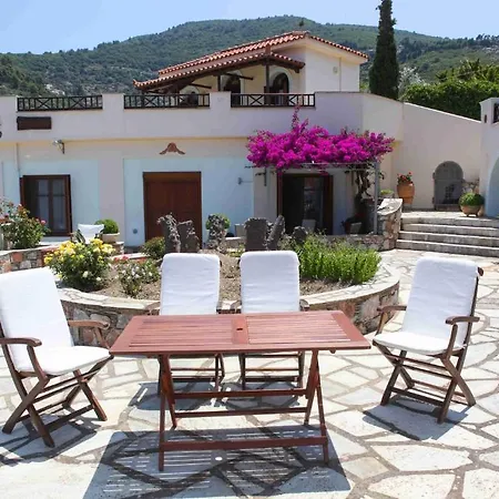 Pleoussa Studio And Apartment *