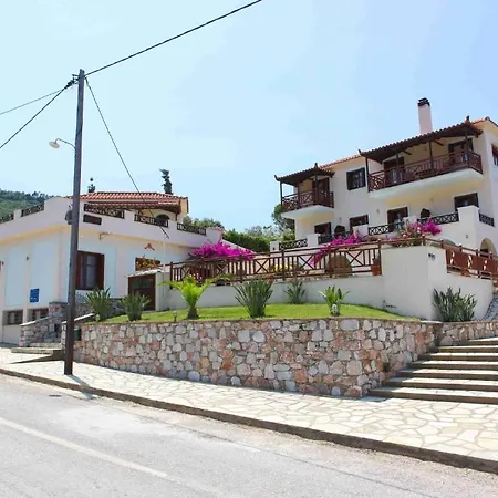 Pleoussa Studio And Apartment *