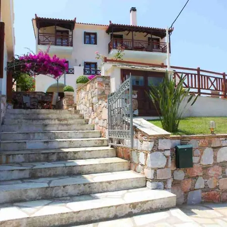 Pleoussa Studio And Skopelos Town