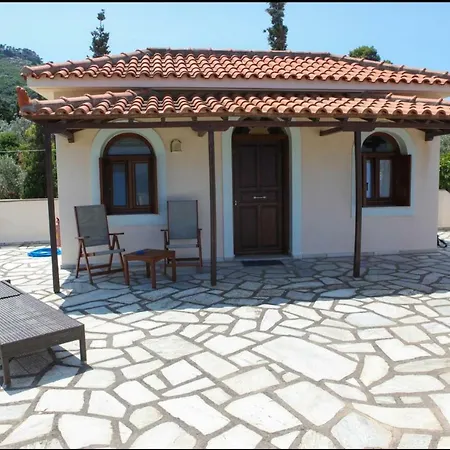 Pleoussa Studio And *