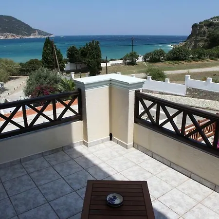 Pleoussa Studio And Apartment