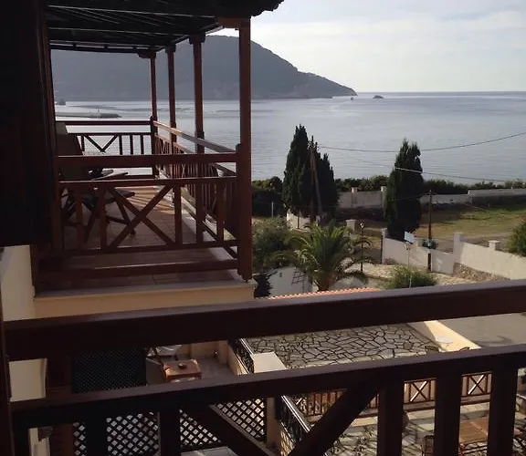 Апартаменты Pleoussa Studio And Скопелос